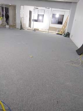 اكتشف التميز مع معرض أرضيات أمان: توريد وتركيب موكيت بلاط مكاتب سجاد