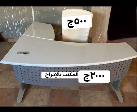 مكتب حديد فاخر مع لمسة خشبية