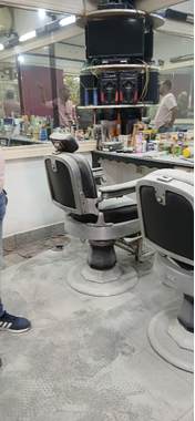 بيع محتويات صالون حلاقة مستعملة