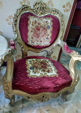 صالون مدهب خشب زان انتيك كنبة واربع كراسي ممتاز بدون اي عيوب او كسور - 4
