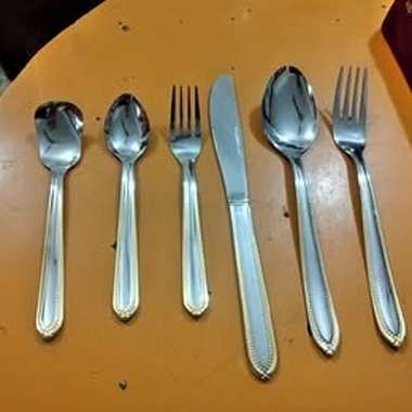 شنطة معالق جديدة كاملة للبيع تحتوي علي عدد 75 قطعة - 5