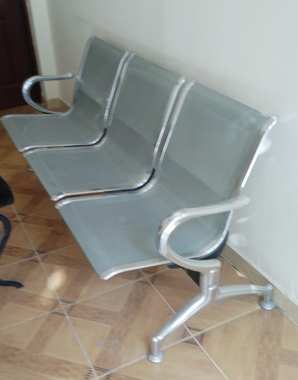 بنش انتظار 3 كراسي معدنية فضي قوي - 3