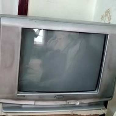 تليفزيون 21 بوصة بالريموت الاصلي مركون من فترة كان شغال تمام وحاليا لا