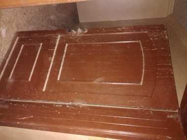 للبيع ابواب خشب مع الحلق جده حي الاجواد