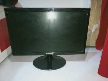 كمبيوتر للبيع بحاله شبه جديد الشاشه و الكيسه و كيبورد - 4