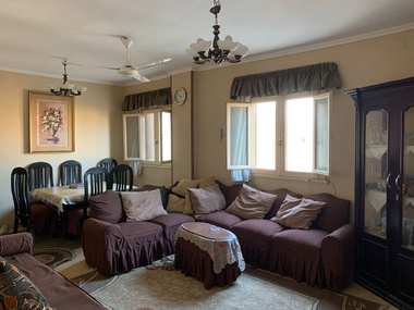 شقه للبيع من المالك مباشرة اخر فيصل الرئيسى امام الاهرامات و المتحف