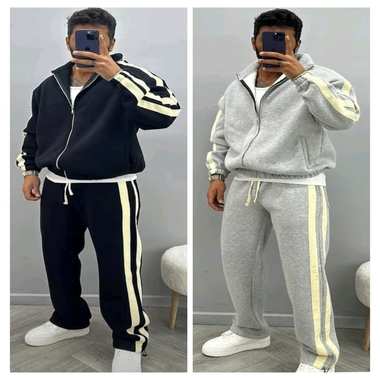 حركتك، ستايلك، راحتك… كله في ترنج واحد!”ترنج رجالي بخطين جانبيين يجمع