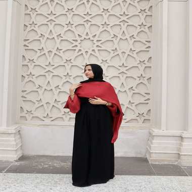 عباية سندس | أناقة هادئة بتتكلم لوحدها لو بتدوري على عباية تجمع بين - 3