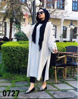 لونج دريس مفتوح من الجناب زراير علي الكتف